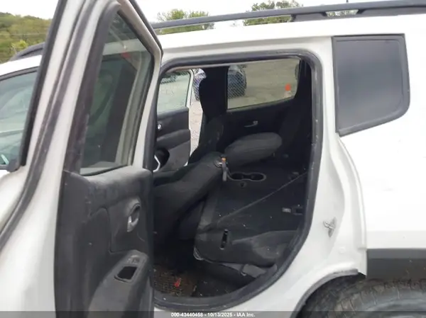 ZACNJBBB7KPK46955 2019 JEEP RENEGADE - Image 8