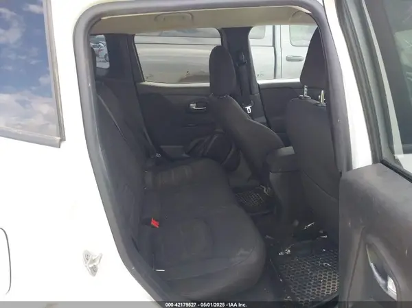 ZACNJBBB8KPK73971 2019 JEEP RENEGADE - Image 8
