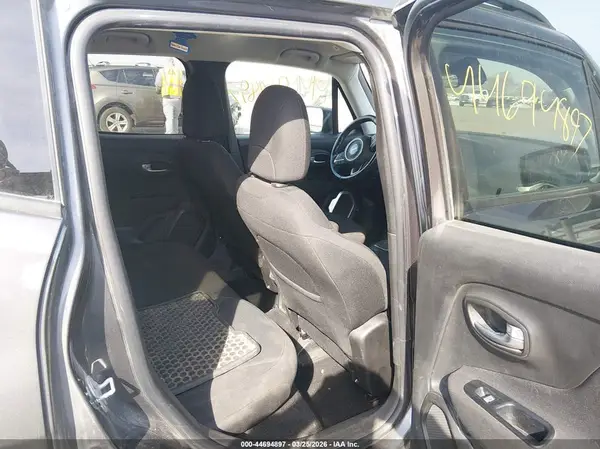 ZACNJBBB8KPK74358 2019 JEEP RENEGADE - Image 8