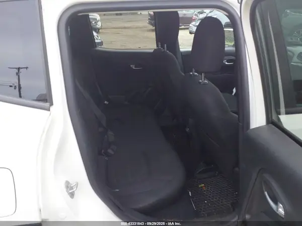 ZACNJBBB9KPK26156 2019 JEEP RENEGADE - Image 8