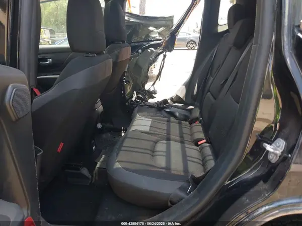 ZACNJBC12KPJ94690 2019 JEEP RENEGADE - Image 8