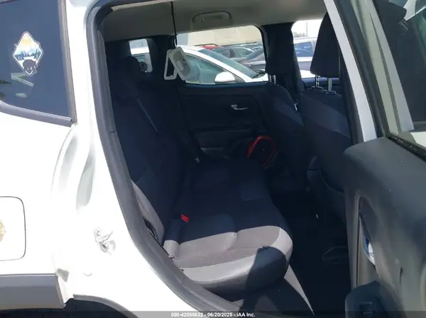 ZACNJBC17KPK00273 2019 JEEP RENEGADE - Image 8