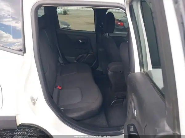 ZACNJCAB7MPM23305 2021 JEEP RENEGADE - Image 8