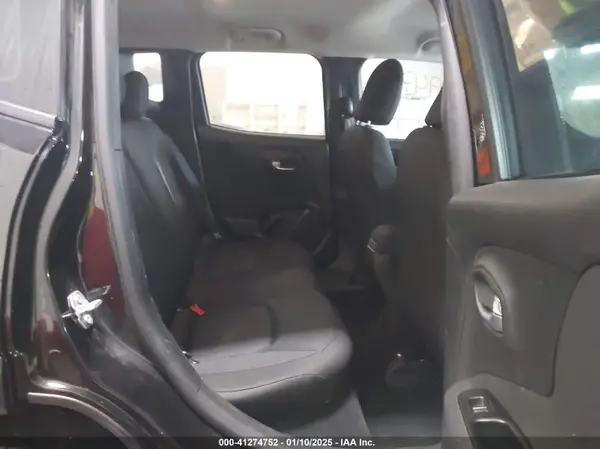 ZACNJCABXMPM29776 2021 JEEP RENEGADE - Image 8