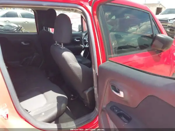ZACNJCABXMPM46982 2021 JEEP RENEGADE - Image 8