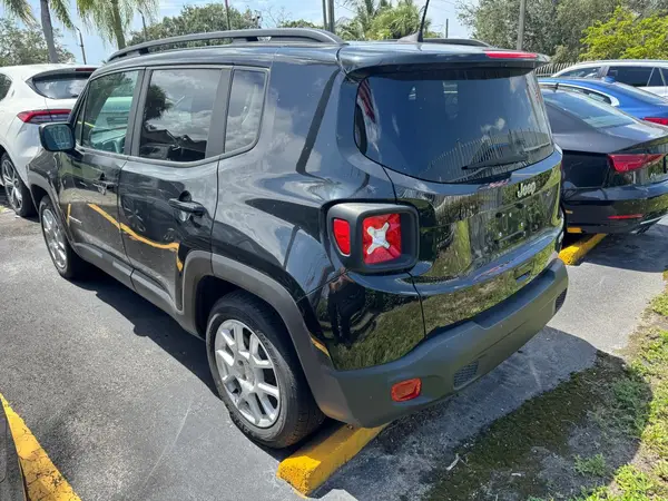 ZACNJCBB1MPN28680 2021 JEEP RENEGADE - Image 2