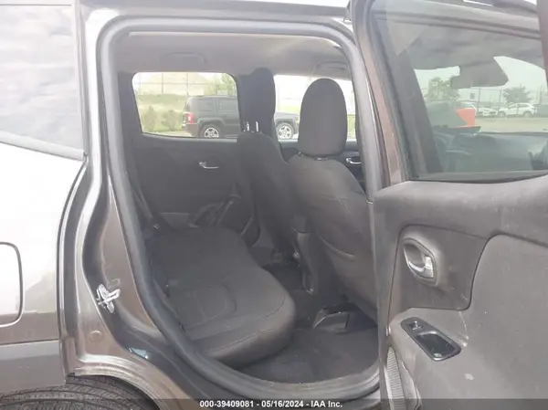 ZACNJCBB8MPM24736 2021 JEEP RENEGADE - Image 8