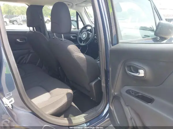 ZACNJDA10NPN58320 2022 JEEP RENEGADE - Image 8