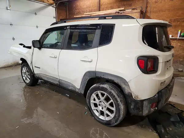 ZACNJDA10NPN67860 2022 JEEP RENEGADE - Image 2