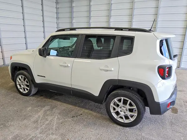 ZACNJDA11NPP00500 2022 JEEP RENEGADE - Image 2