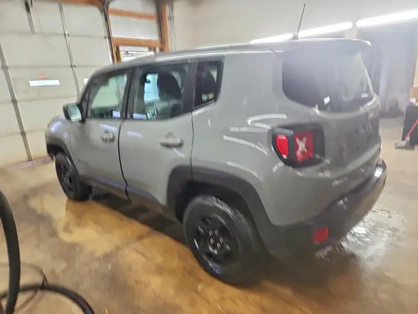 ZACNJDA13NPN42290 2022 JEEP RENEGADE - Image 2
