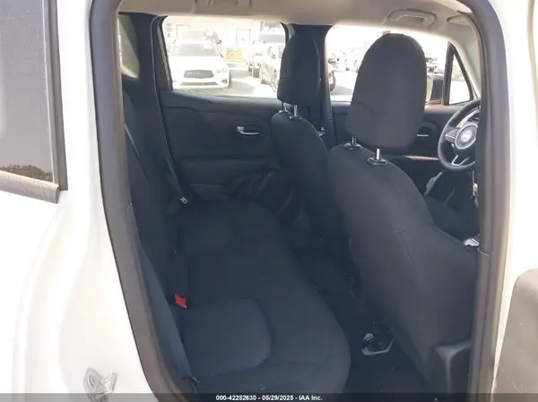 ZACNJDA18NPN51857 2022 JEEP RENEGADE - Image 8