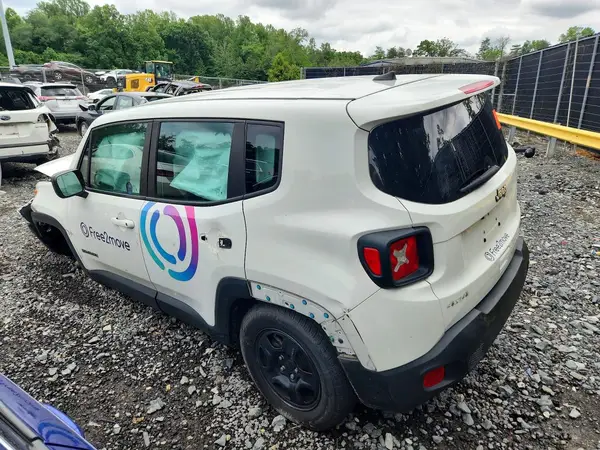 ZACNJDA18NPN54161 2022 JEEP RENEGADE - Image 2