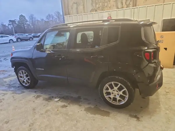 ZACNJDA19NPN68599 2022 JEEP RENEGADE - Image 2