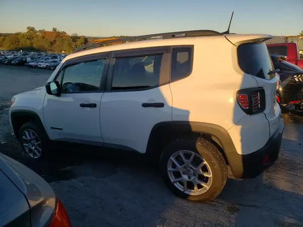 ZACNJDAB0MPM15665 2021 JEEP RENEGADE - Image 2