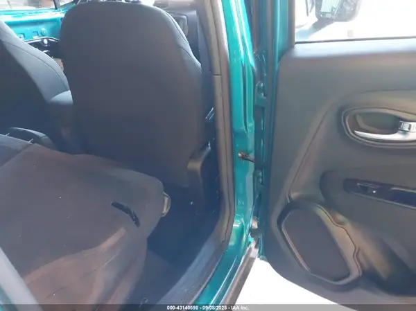 ZACNJDAB1MPM22141 2021 JEEP RENEGADE - Image 8