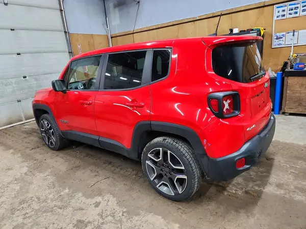 ZACNJDAB1MPM22382 2021 JEEP RENEGADE - Image 2