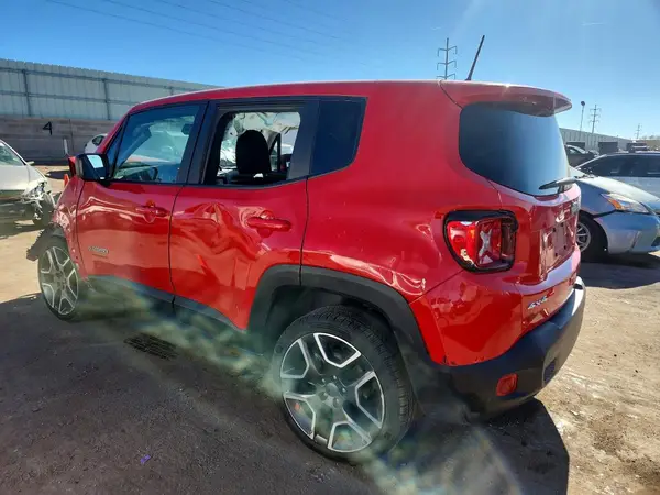 ZACNJDAB1MPM49940 2021 JEEP RENEGADE - Image 2