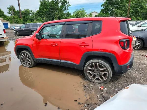 ZACNJDAB1MPN31151 2021 JEEP RENEGADE - Image 2
