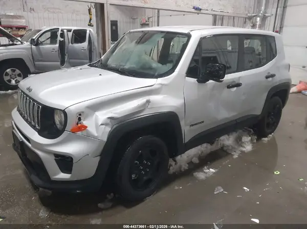 ZACNJDAB2MPN19977 2021 JEEP RENEGADE - Image 2