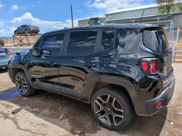 ZACNJDAB4MPM67297 2021 JEEP RENEGADE - Image 2