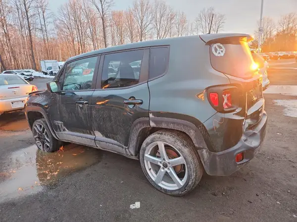 ZACNJDAB6MPM50145 2021 JEEP RENEGADE - Image 2