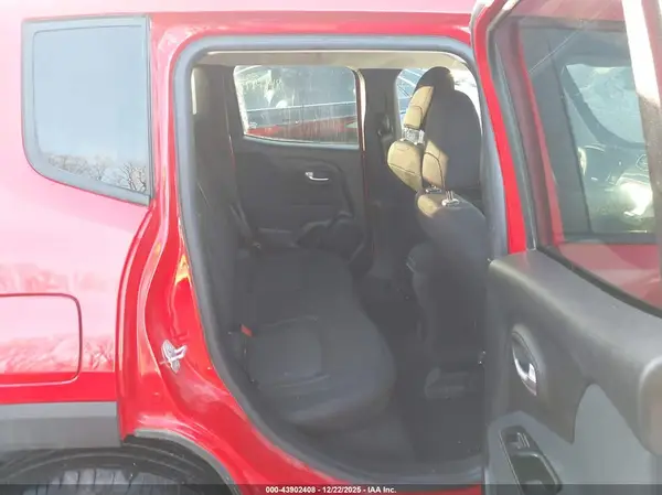 ZACNJDAB6MPM56544 2021 JEEP RENEGADE - Image 8