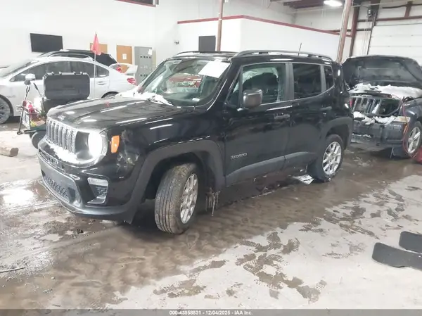 ZACNJDAB8MPM92980 2021 JEEP RENEGADE - Image 2