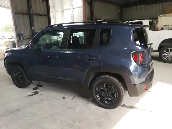 ZACNJDABXMPN13263 2021 JEEP RENEGADE - Image 2