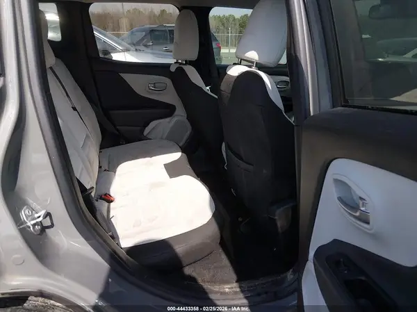 ZACNJDB10NPN44691 2022 JEEP RENEGADE - Image 8