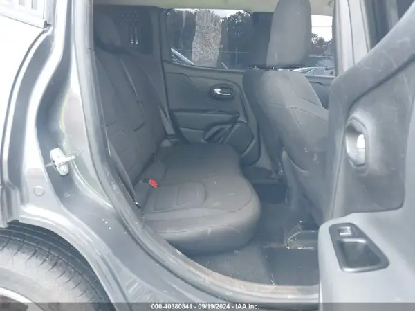 ZACNJDB10NPN44724 2022 JEEP RENEGADE - Image 8