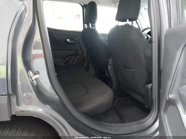 ZACNJDB10NPN72006 2022 JEEP RENEGADE - Image 8