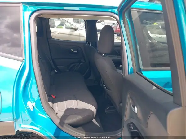 ZACNJDB10NPN77271 2022 JEEP RENEGADE - Image 8