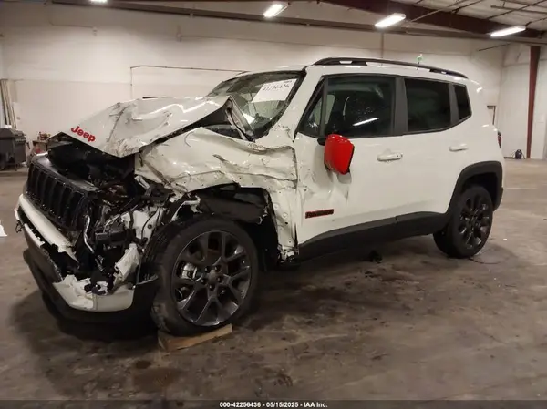 ZACNJDB10PPP33599 2023 JEEP RENEGADE - Image 2