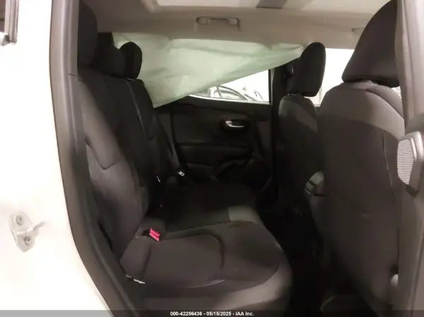 ZACNJDB10PPP33599 2023 JEEP RENEGADE - Image 8