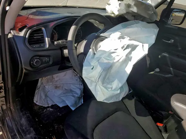 ZACNJDB10PPP34154 2023 JEEP RENEGADE - Image 8