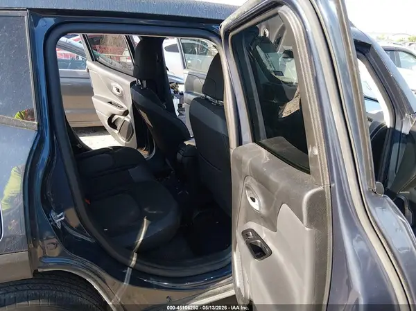 ZACNJDB10PPP36700 2023 JEEP RENEGADE - Image 8