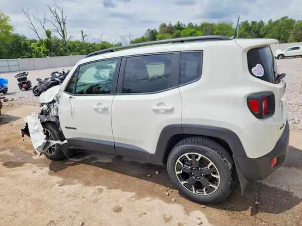 ZACNJDB10PPP39080 2023 JEEP RENEGADE - Image 2