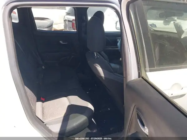ZACNJDB10PPP41556 2023 JEEP RENEGADE - Image 8