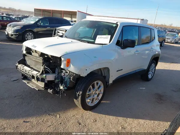 ZACNJDB10PPP45090 2023 JEEP RENEGADE - Image 2