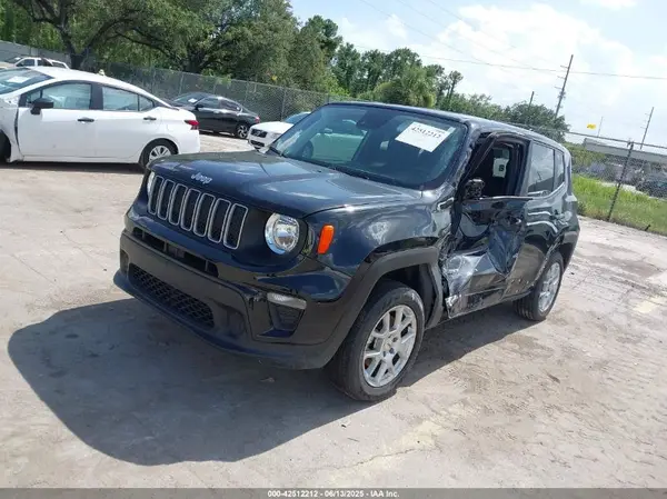 ZACNJDB10PPP56011 2023 JEEP RENEGADE - Image 2
