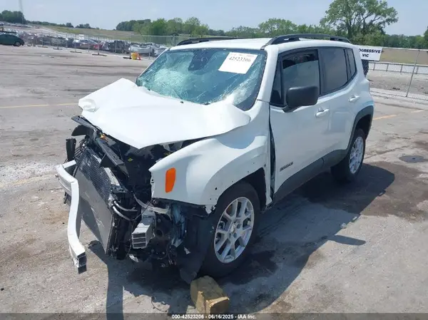 ZACNJDB11NPN44179 2022 JEEP RENEGADE - Image 2