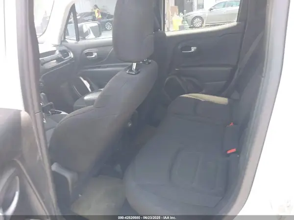 ZACNJDB11NPN62312 2022 JEEP RENEGADE - Image 8