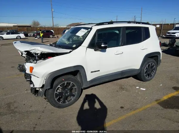 ZACNJDB11PPP30386 2023 JEEP RENEGADE - Image 2