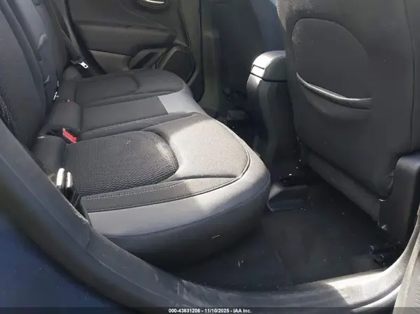 ZACNJDB11PPP32557 2023 JEEP RENEGADE - Image 8