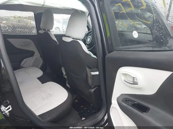 ZACNJDB12NPN51934 2022 JEEP RENEGADE - Image 8