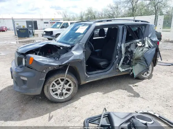 ZACNJDB12NPN61220 2022 JEEP RENEGADE - Image 2