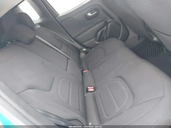 ZACNJDB12NPN83931 2022 JEEP RENEGADE - Image 8