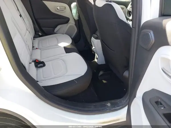 ZACNJDB12NPN87302 2022 JEEP RENEGADE - Image 8