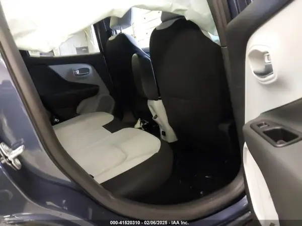 ZACNJDB12NPN90071 2022 JEEP RENEGADE - Image 8